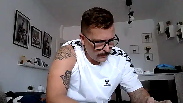 Snapshot of yanick931 chatting on 04.23.26 yanick931 online show from 04.23.26