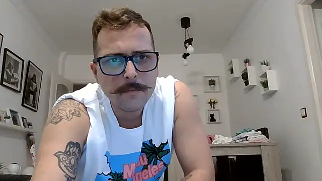 Snapshot of yanick931 chatting on 05.10.26 yanick931 online show from 05.10.26