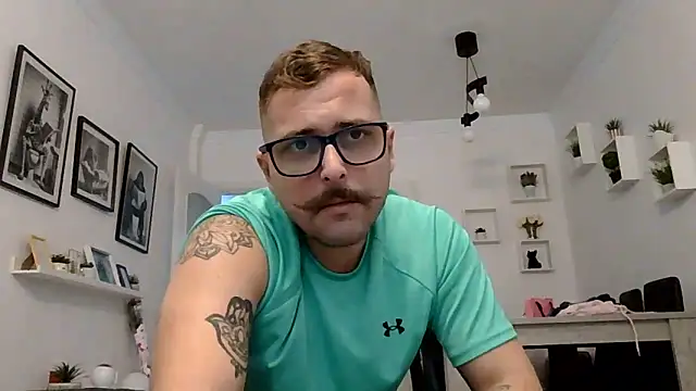 Snapshot of yanick931 chatting on 05.13.26 yanick931 online show from 05.13.26