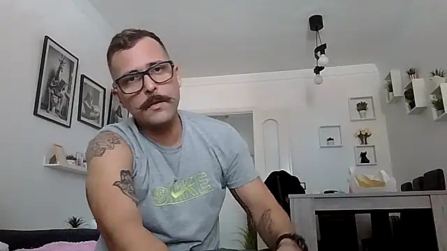 Snapshot of yanick931 chatting on 05.14.26 yanick931 online show from 05.14.26