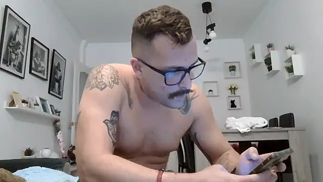 Snapshot of yanick931 chatting on 05.18.26 yanick931 online show from 05.18.26