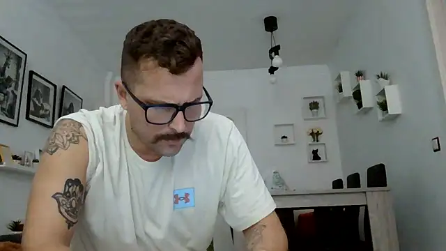 Snapshot of yanick931 chatting on 05.25.26 yanick931 online show from 05.25.26