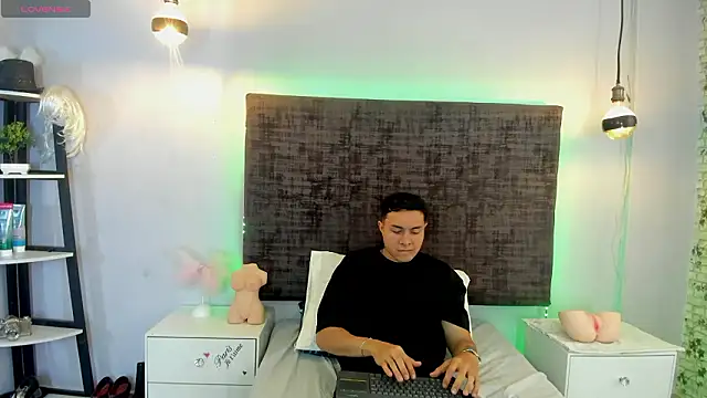 Snapshot of baby_west chatting on 03.15.26 baby west online show from 03.15.26