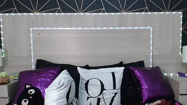Snapshot of SamanthaMarcus chatting on 04.16.26 SamanthaMarcus online show from 04.16.26