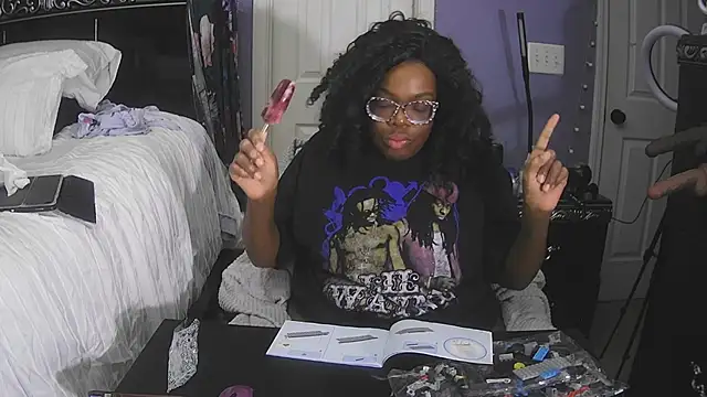 Snapshot of UriUniverse69 chatting on 04.15.26 UriUniverse69 online show from 04.15.26