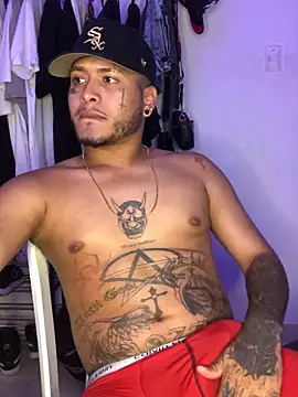 Snapshot of Crow_boss77 chatting on 04.04.26 Crow boss77 online show from 04.04.26