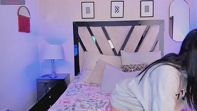 Violettaa Stone online show from 04.22.26