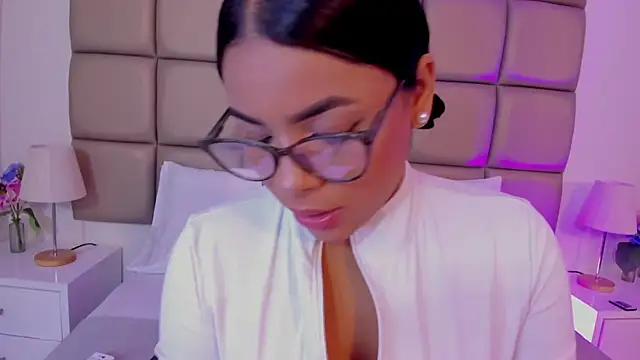 Snapshot of lilly_williamss chatting on 03.21.26 lilly williamss online show from 03.21.26