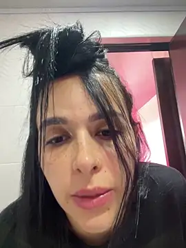 Snapshot of leila_moretti chatting on 03.27.26 leila moretti online show from 03.27.26