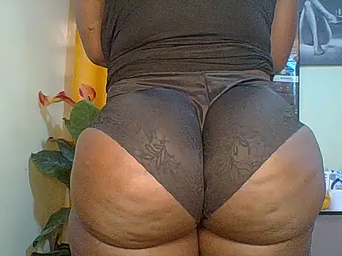 Snapshot of PantiesQueenOfAsses001 chatting on 05.14.26 PantiesQueenOfAsses001 online show from 05.14.26