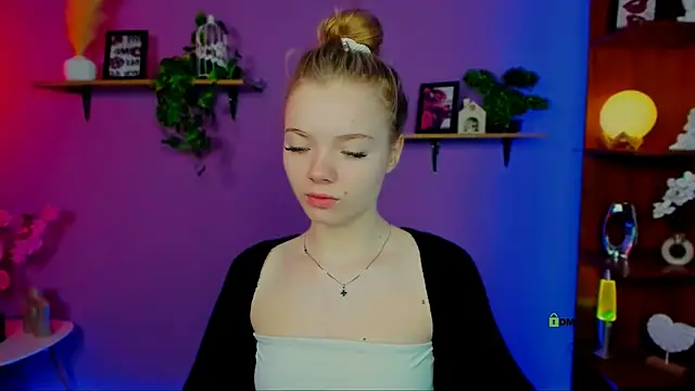 Snapshot of maddy_moah chatting on 04.18.26 maddy moah online show from 04.18.26
