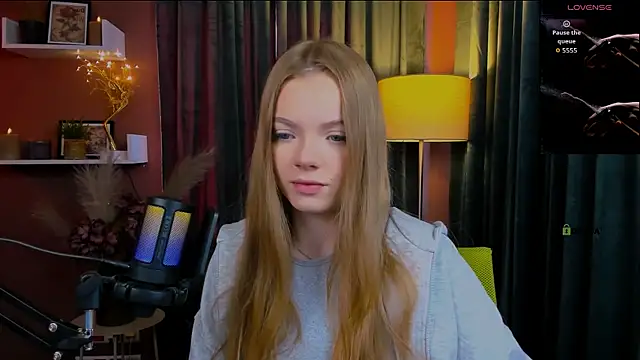 Snapshot of maddy_moah chatting on 04.28.26 maddy moah online show from 04.28.26
