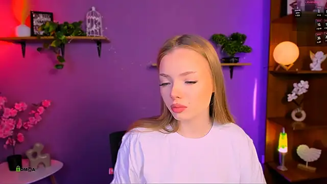 Snapshot of maddy_moah chatting on 05.25.26 maddy moah online show from 05.25.26