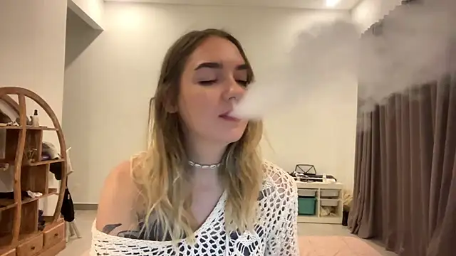 Snapshot of RoxyWet chatting on 03.17.26 RoxyWet online show from 03.17.26