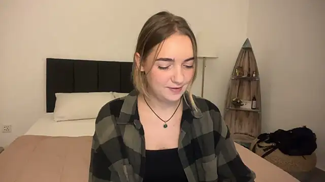 Snapshot of RoxyWet chatting on 04.01.26 RoxyWet online show from 04.01.26