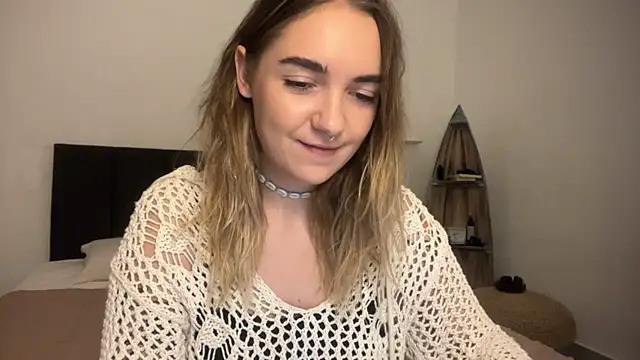 Snapshot of RoxyWet chatting on 04.12.26 RoxyWet online show from 04.12.26