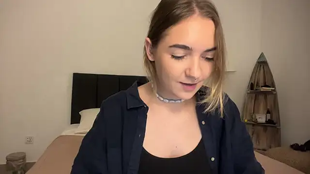 Snapshot of RoxyWet chatting on 04.13.26 RoxyWet online show from 04.13.26