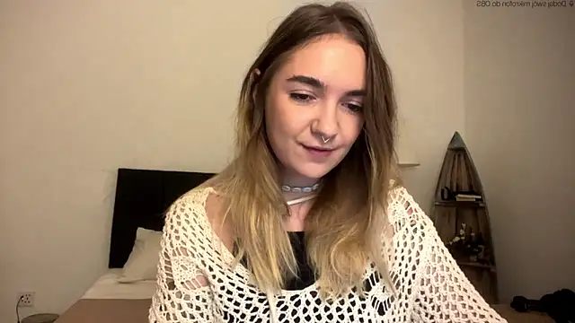 Snapshot of RoxyWet chatting on 04.26.26 RoxyWet online show from 04.26.26