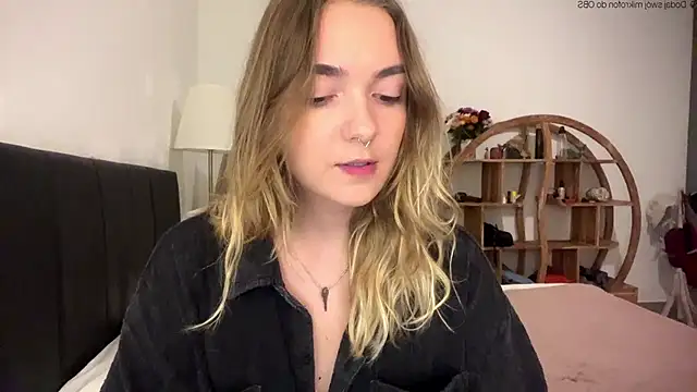 Snapshot of RoxyWet chatting on 05.06.26 RoxyWet online show from 05.06.26