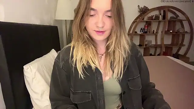 Snapshot of RoxyWet chatting on 05.15.26 RoxyWet online show from 05.15.26
