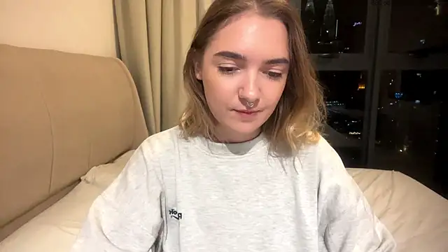 Snapshot of RoxyWet chatting on 05.19.26 RoxyWet online show from 05.19.26