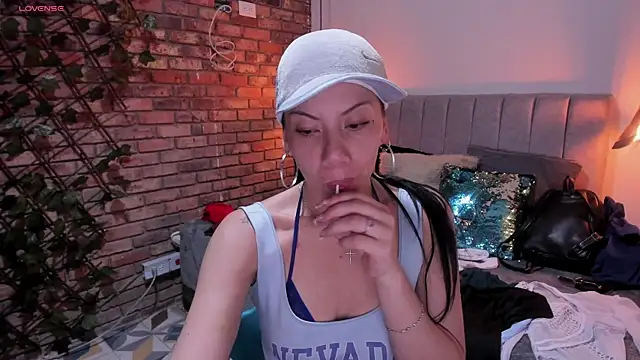 Snapshot of Abril_Fox__ chatting on 04.25.26 Abril Fox online show from 04.25.26