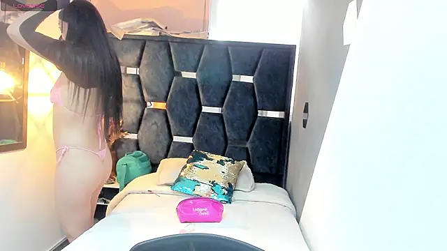 Snapshot of Abril_Fox__ chatting on 05.20.26 Abril Fox online show from 05.20.26
