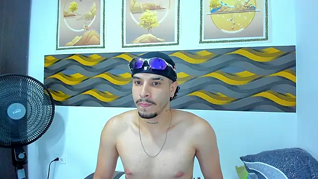 Snapshot of Leon_Hotx chatting on 04.14.26 Leon Hotx online show from 04.14.26
