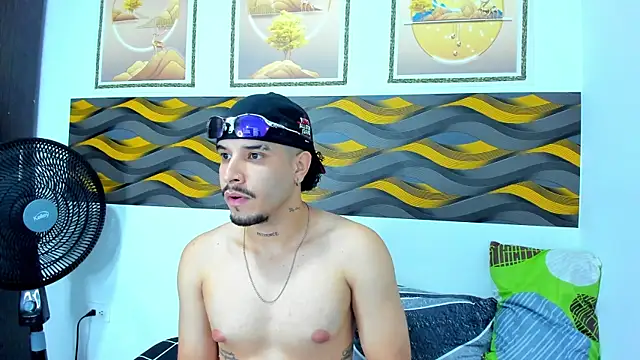 Snapshot of Leon_Hotx chatting on 04.15.26 Leon Hotx online show from 04.15.26