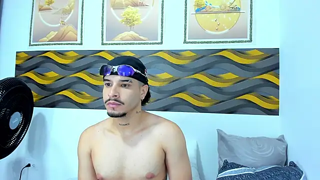Snapshot of Leon_Hotx chatting on 04.16.26 Leon Hotx online show from 04.16.26