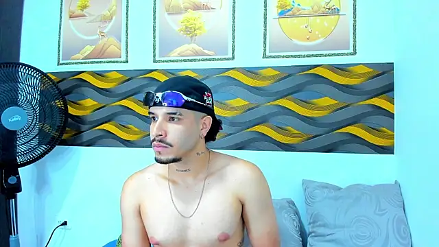 Snapshot of Leon_Hotx chatting on 04.21.26 Leon Hotx online show from 04.21.26