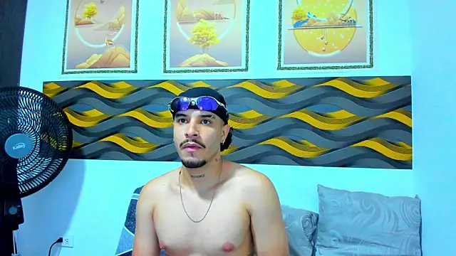 Snapshot of Leon_Hotx chatting on 04.29.26 Leon Hotx online show from 04.29.26