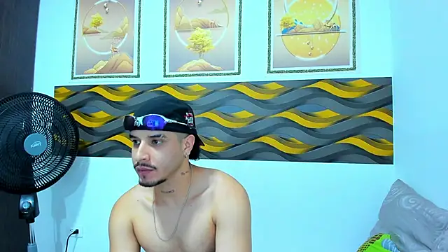 Snapshot of Leon_Hotx chatting on 05.08.26 Leon Hotx online show from 05.08.26
