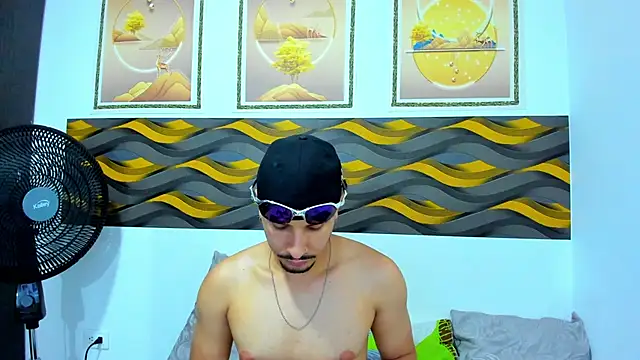 Snapshot of Leon_Hotx chatting on 05.11.26 Leon Hotx online show from 05.11.26