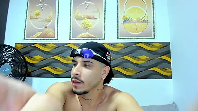 Snapshot of Leon_Hotx chatting on 05.12.26 Leon Hotx online show from 05.12.26