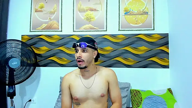 Snapshot of Leon_Hotx chatting on 05.17.26 Leon Hotx online show from 05.17.26