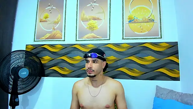 Snapshot of Leon_Hotx chatting on 05.19.26 Leon Hotx online show from 05.19.26