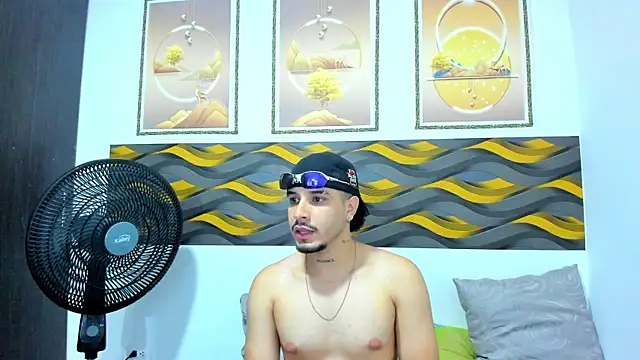 Snapshot of Leon_Hotx chatting on 05.23.26 Leon Hotx online show from 05.23.26