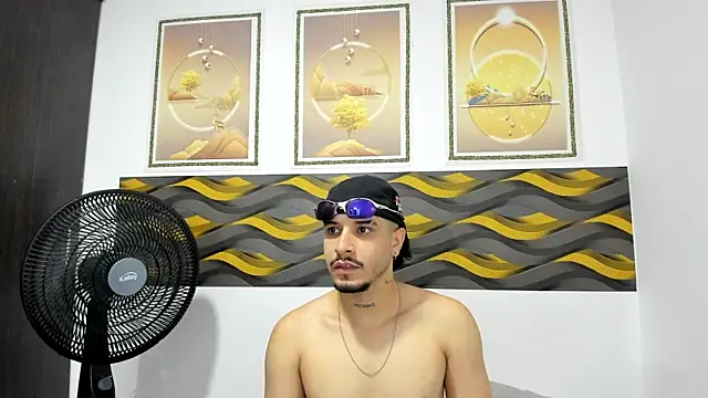Snapshot of Leon_Hotx chatting on 05.27.26 Leon Hotx online show from 05.27.26
