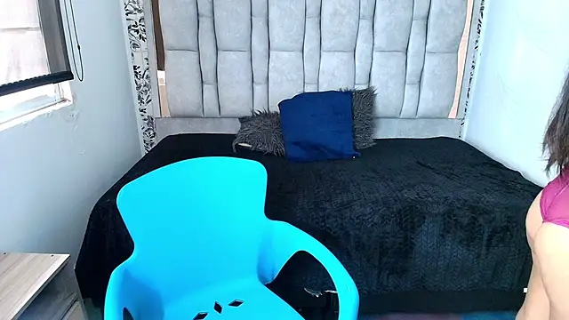 Snapshot of Keyla_Brunette_ chatting on 04.18.26 Keyla Brunette online show from 04.18.26