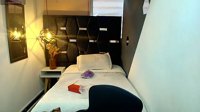 Snapshot of Keyla_Brunette_ chatting on 04.27.26 Keyla Brunette online show from 04.27.26