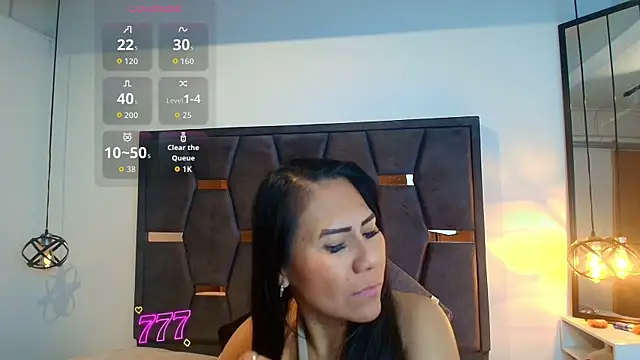 Snapshot of Keyla_Brunette_ chatting on 05.18.26 Keyla Brunette online show from 05.18.26