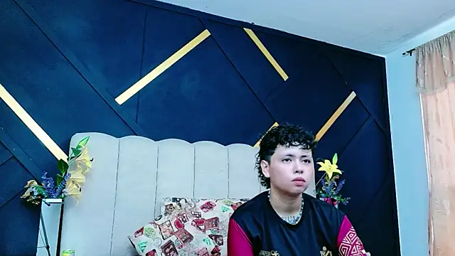 NikiEvanz online show from 05.04.26