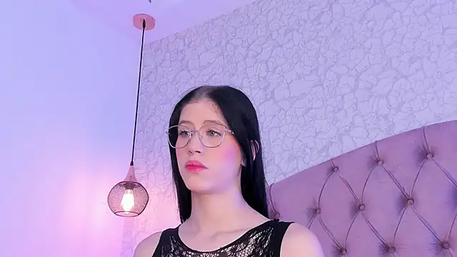 Snapshot of saraa_joness_ chatting on 05.10.26 saraa joness online show from 05.10.26