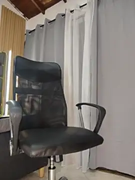Snapshot of Oliver_bigblack_cock chatting on 05.11.26 Oliver bigblack cock online show from 05.11.26