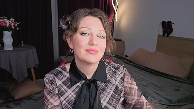 Snapshot of Sirena_Fly chatting on 06.17.26 Sirena Fly online show from 06.17.26