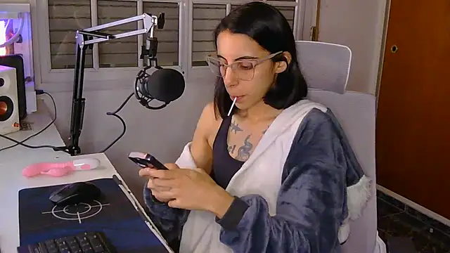 Snapshot of Poison_Ivy_29 chatting on 04.09.26 Poison Ivy 29 online show from 04.09.26