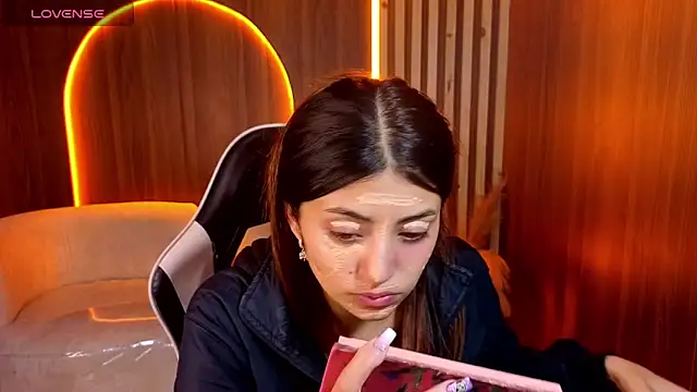 Snapshot of Lia_queen_tx chatting on 04.19.26 Lia queen tx online show from 04.19.26