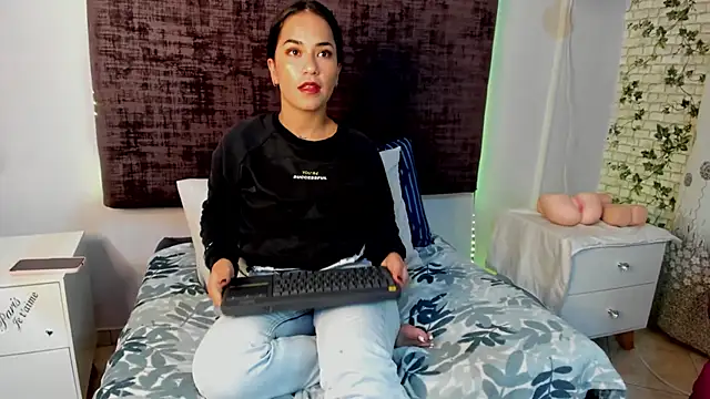 Snapshot of thyra-corall chatting on 04.07.26 thyra-corall online show from 04.07.26