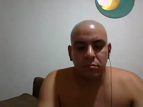 Snapshot of Matiasadventurexxx chatting on 03.18.26 Matiasadventurexxx online show from 03.18.26